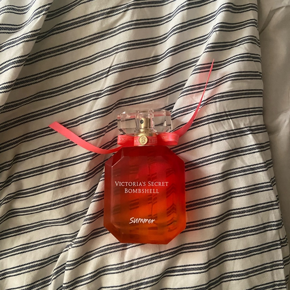 Victoria secret bombshell perfume
